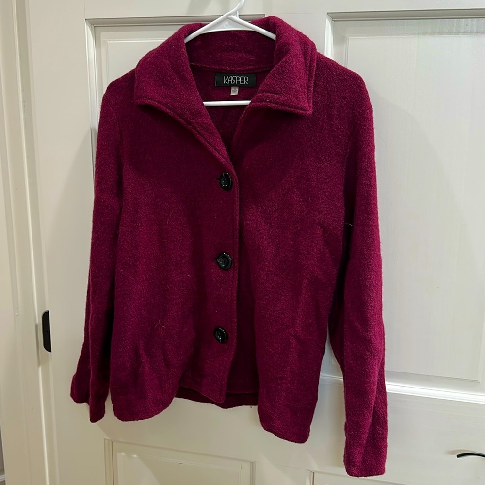 Kasper 100% wool 3 button jacket women’s size small in plum/merlot